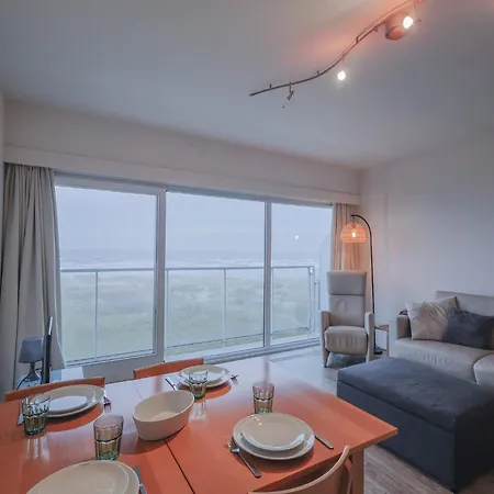 Plaza 2011 With Beautiful Side Sea View Apartment Oostduinkerke