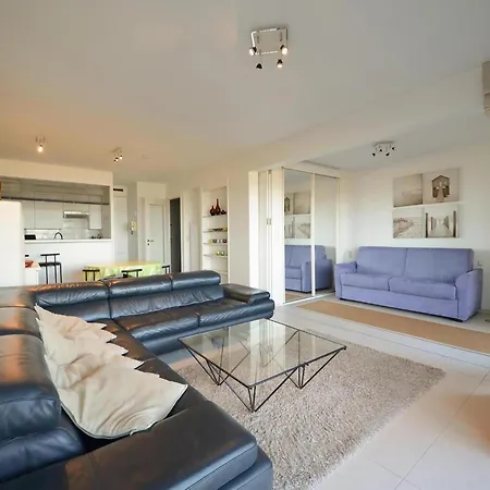 Apartment Plaza 2011 With Beautiful Side Sea View Oostduinkerke