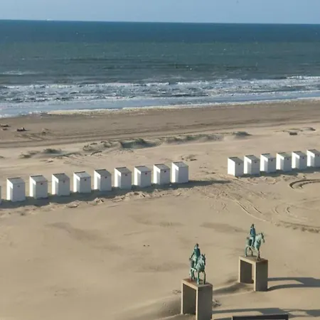 Plaza 2011 With Beautiful Side Sea View Διαμέρισμα Oostduinkerke